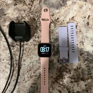 Fitbit versa + 2bands + charger